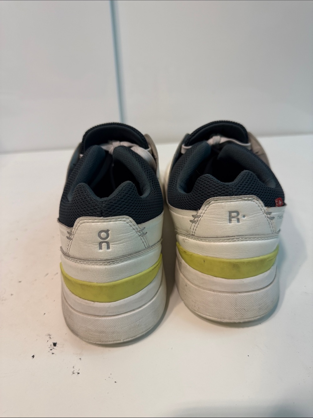 Used On Cloud Low-Top Leather Sneakers in White men’s 8.5 - Picture 4 of 7